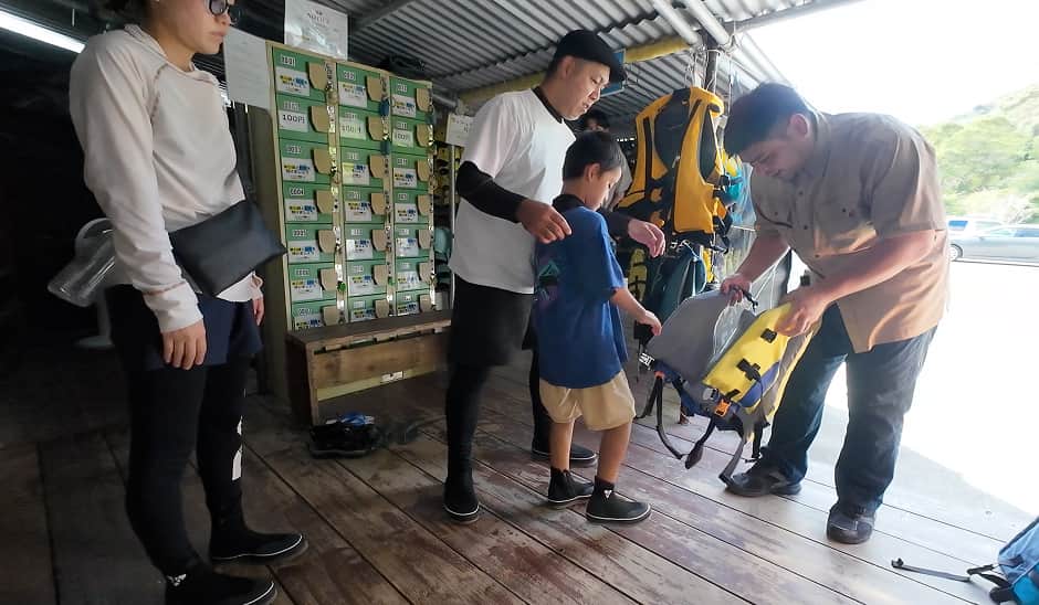 適切な装備を身につけた様子